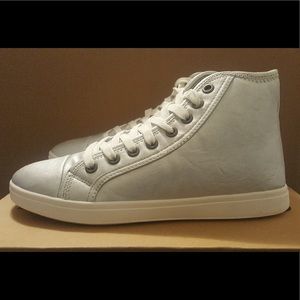 Forever 21 Los Angeles high top sneakers.